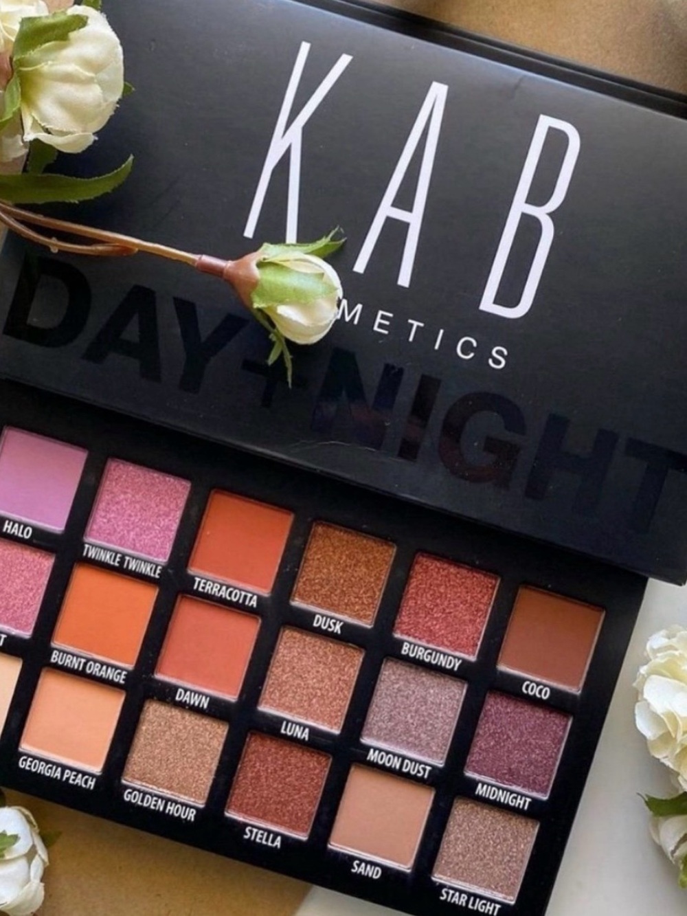 Day & night eyeshadow palette